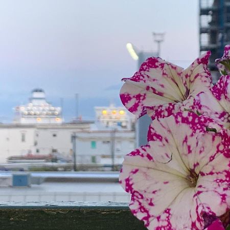 La Terrazza Sul Porto Apartment Napoli Bagian luar foto