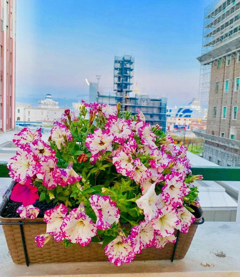 La Terrazza Sul Porto Apartment Napoli Bagian luar foto